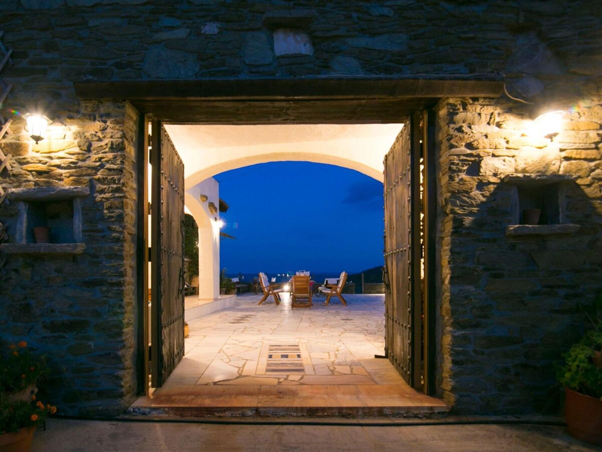 Saronic Citadel Seaside * Salamís